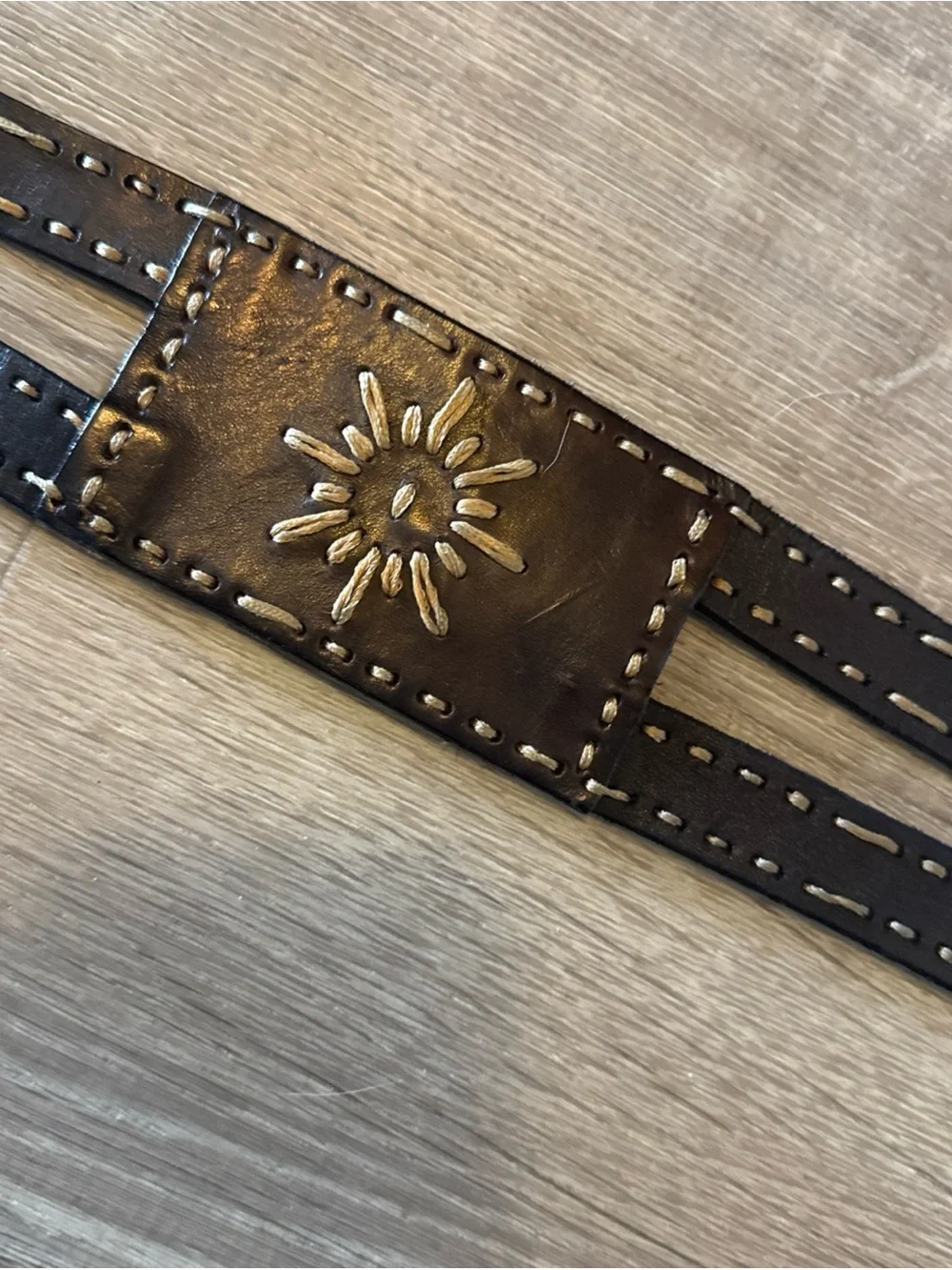 Vtg Linea Pelle belt brass, buckle med hand stitched, sunburst design brown